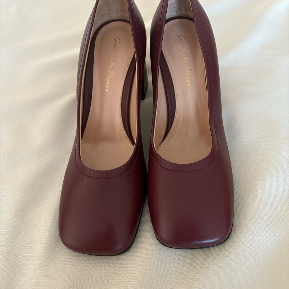 Milano Brown Leather Heels Modern Square Toe
With new rubber sole protection